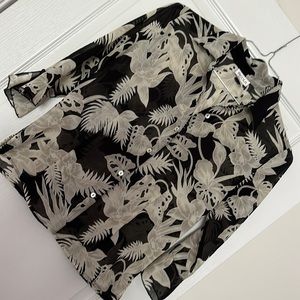 Hawaiian or Tropical Print Blouse with shell buttons. Flattering Shape. Small